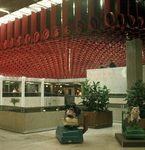 119475 Interieur van het winkelcentrum Hoog Catharijne te Utrecht: het plafond boven de Clarentuin (Boven Clarenburg).